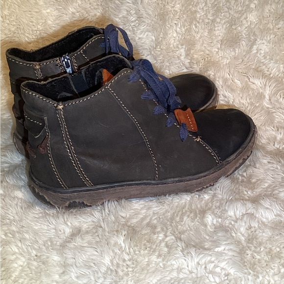 Rovers women’s lace up ankle boots size 9